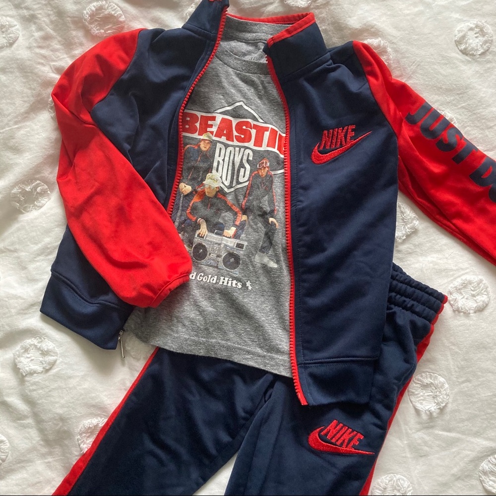 Nike Tracksuit + Beastie Boys shirt combo! ❤️